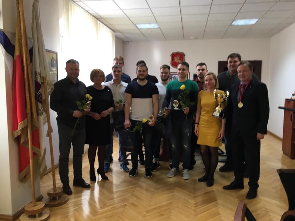 Studentų rankinio čempionus pagerbė Klaipėdos universiteto rektorius