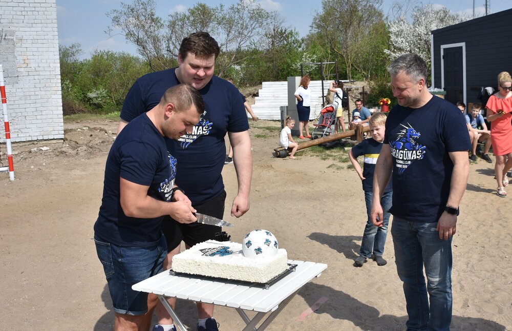 "Dragūno" gimtadienis prie jūros: rankinis, tortas ir staigmena iš Suomijos