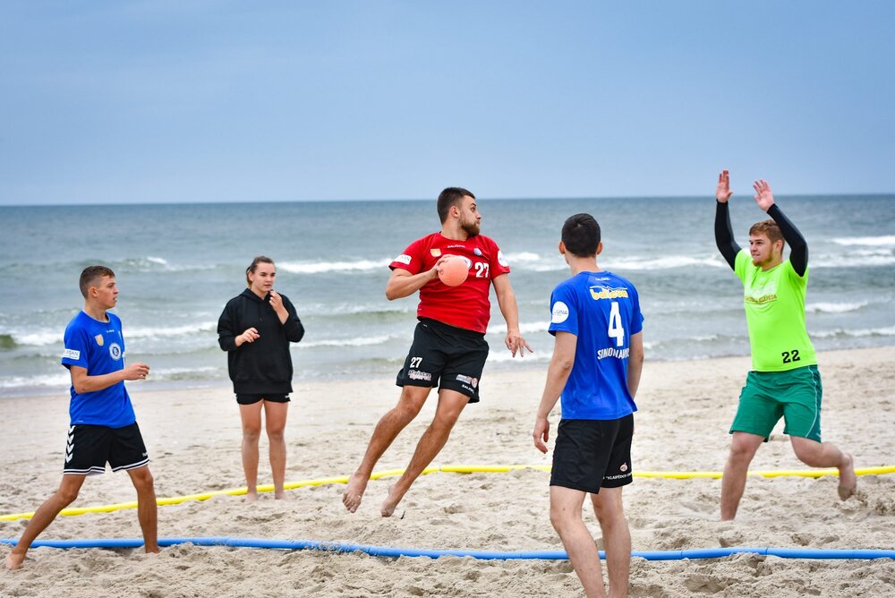 Vasaros paplūdimio sporto festivalyje - ir rankinio kovos